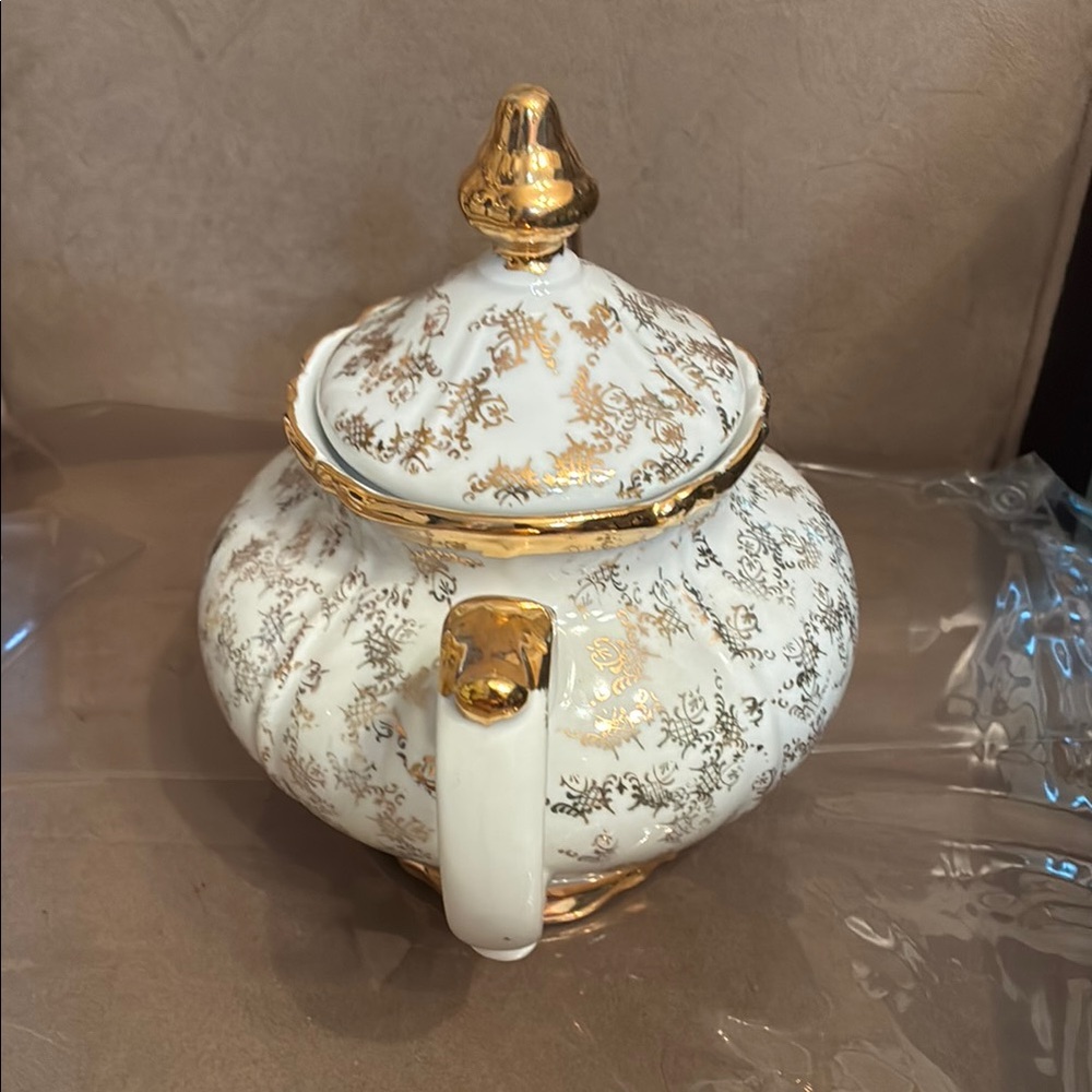 Bavaria Fash Elegant Gold and White Teapot - Picture 2 of 11